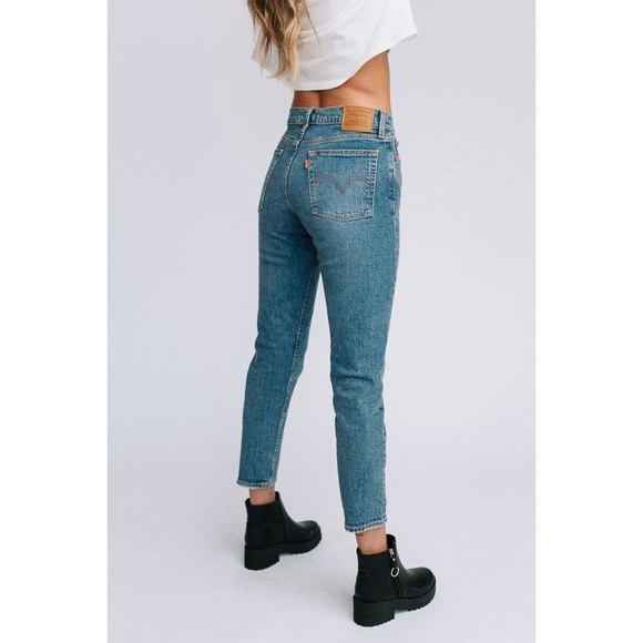 LEVI'S® PREMIUM Wedgie Fit Women's Jeans - Picture 9 of 10